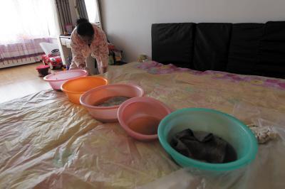 酉阳楼上漏水，住户失联，小区没物管，业主维权难！律师来支招……